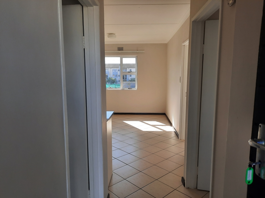 To Let 2 Bedroom Property for Rent in Buh Rein Estate Western Cape